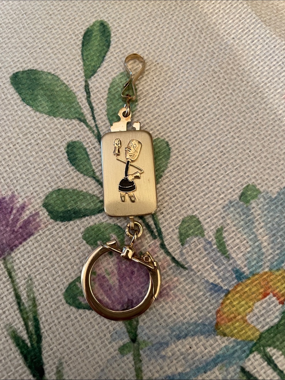 Gold Tone Men’s Key Holder with Novelty Figure